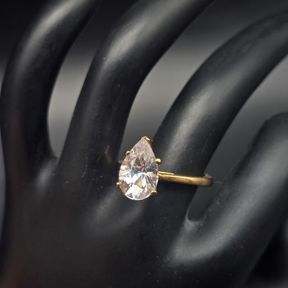 Avon 1998 CZ Pear Ring Solitaire Size 6 Vintage Solitaire Costume Jewelry